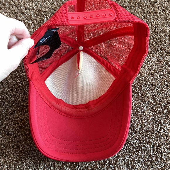 Volcom red hat - Picture 2 of 4